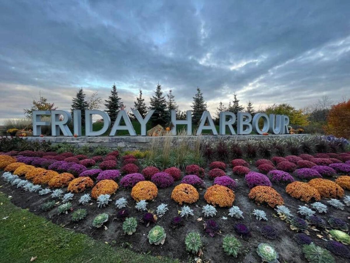 Stunning Stayz At Friday Harbour Beach Marina Resort Lake Simcoe Innisfil Exterior foto